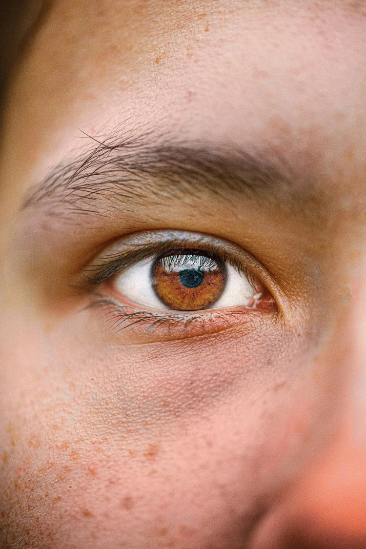 regard d'une femme avec peau naturelle, Vision de Cadellia